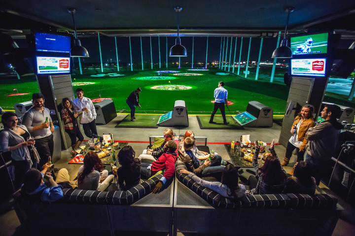 Golfer thế hệ mới cảm thấy điểm giải trí golf hấp dẫn hơn sân golf truyền thống
