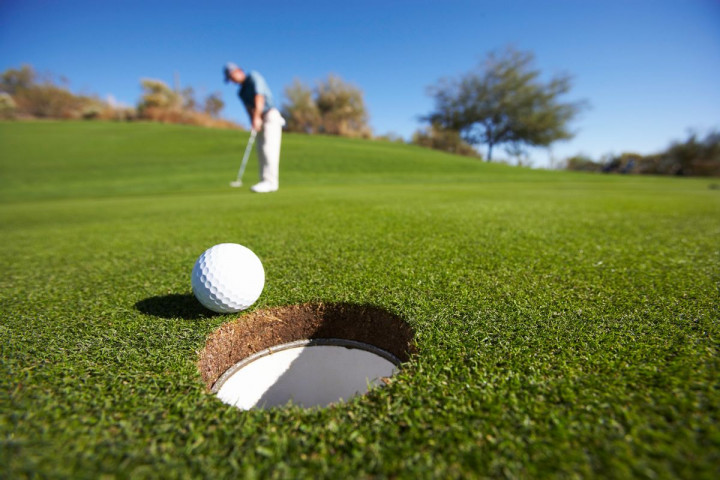 Tại sao sân golf có tiêu chuẩn 18 hố?