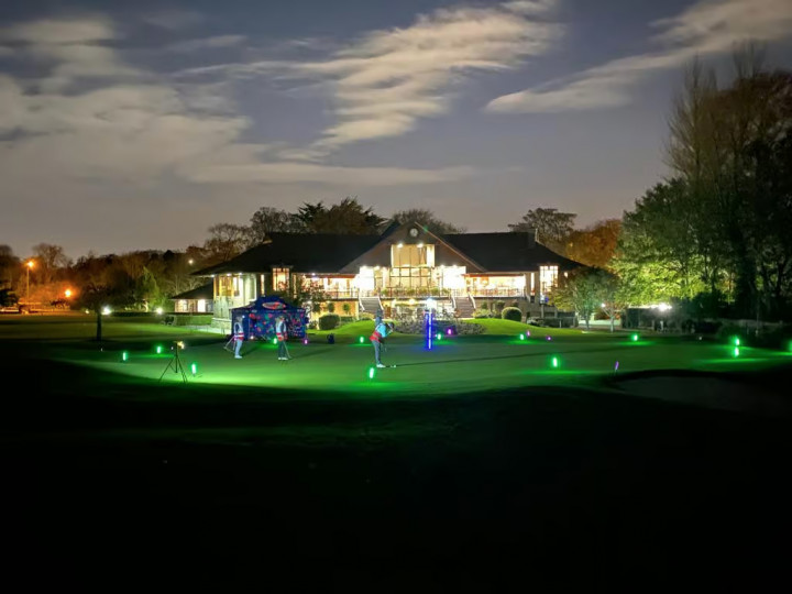 Chơi golf ban đêm - Dịch vụ tiềm năng đang nở rộ