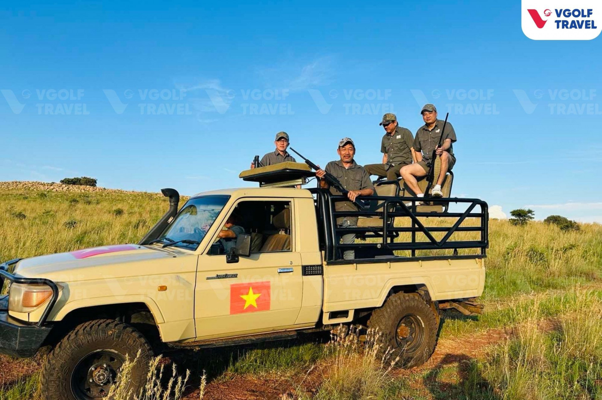 Khách hàng của VGolf Travel trải nghiệm săn bắn tại farm thú